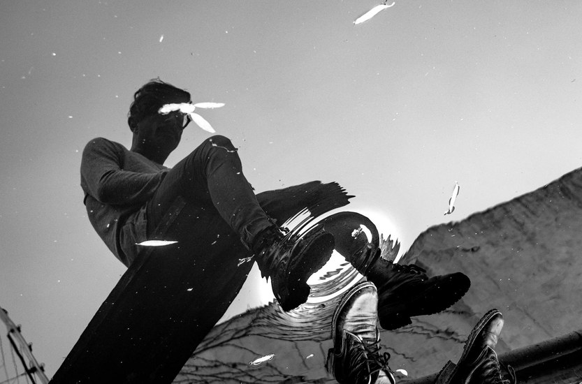 Person reflektiert ihren Weg beim Cannabis-Entzug